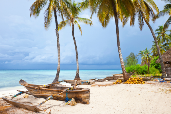 Zanzibar_Strand met bootjes