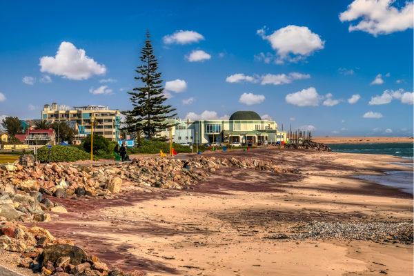 Kustplaats Swakopmund in Namibië tijdens binnenlandse vakantie