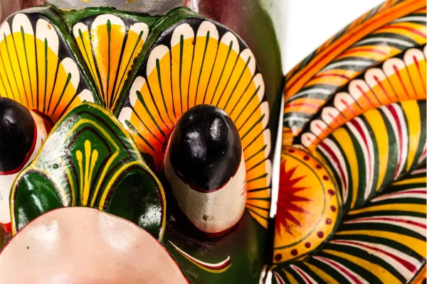 Kleurrijke traditionele handgemaakte maskers uit Sri Lanka