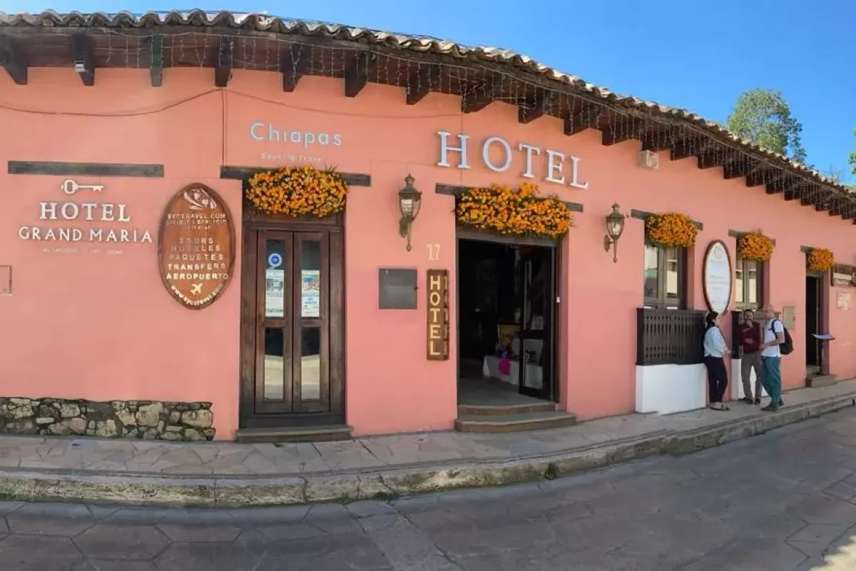 Koloniale gevel van Grand María Hotel in San Cristóbal de las Casas