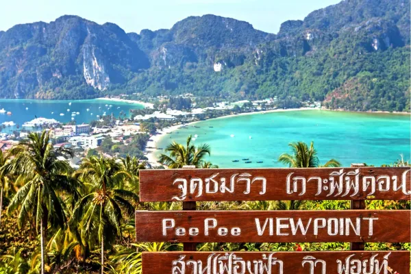 Imposante view van Phi Phi Islands Thailand