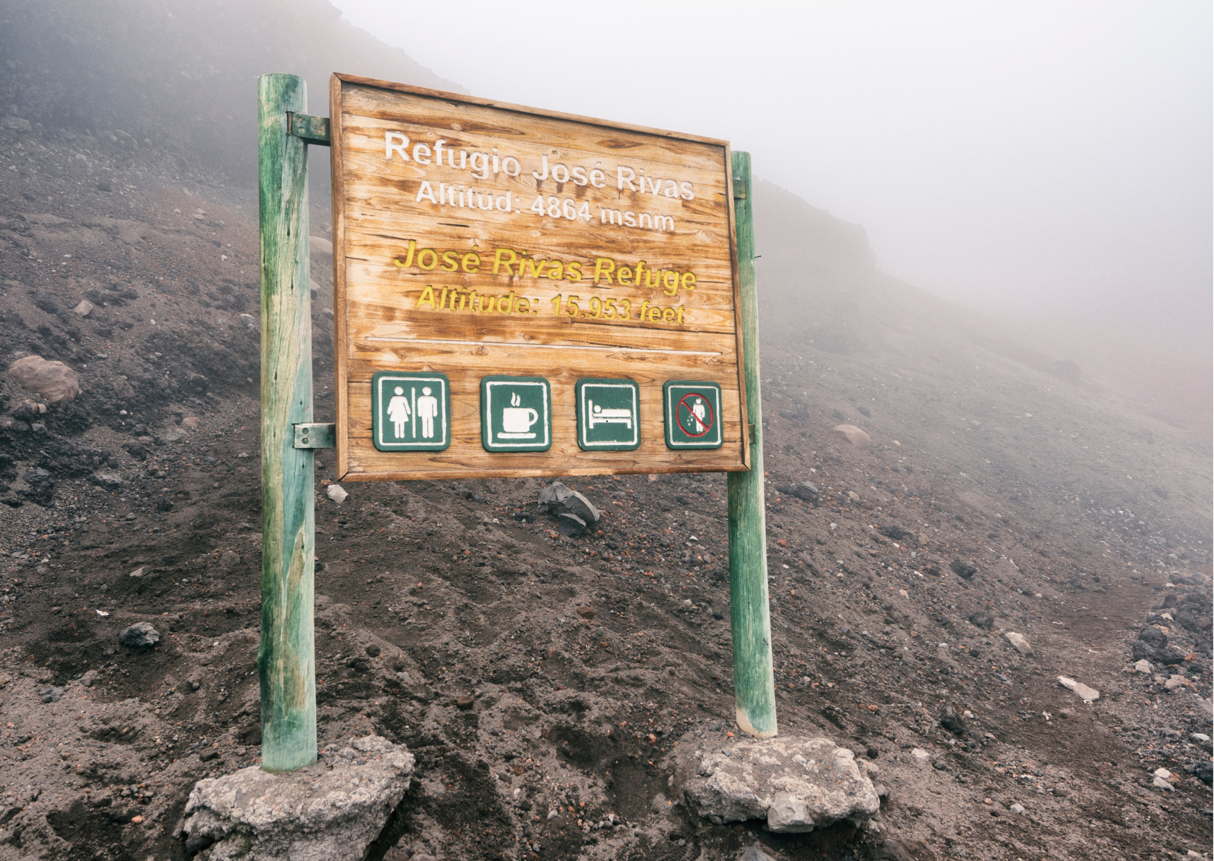 Downhill mountainbiketocht vanaf de flanken van de Cotopaxi door hoogvlaktes en valleien richting Laguna de Limpiopungo.