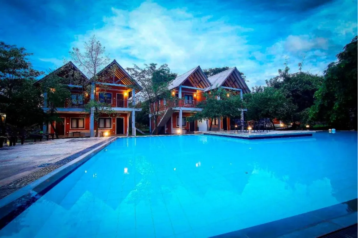 Elephas Resort in Sigiriya met buitenzwembad en tropische tuin