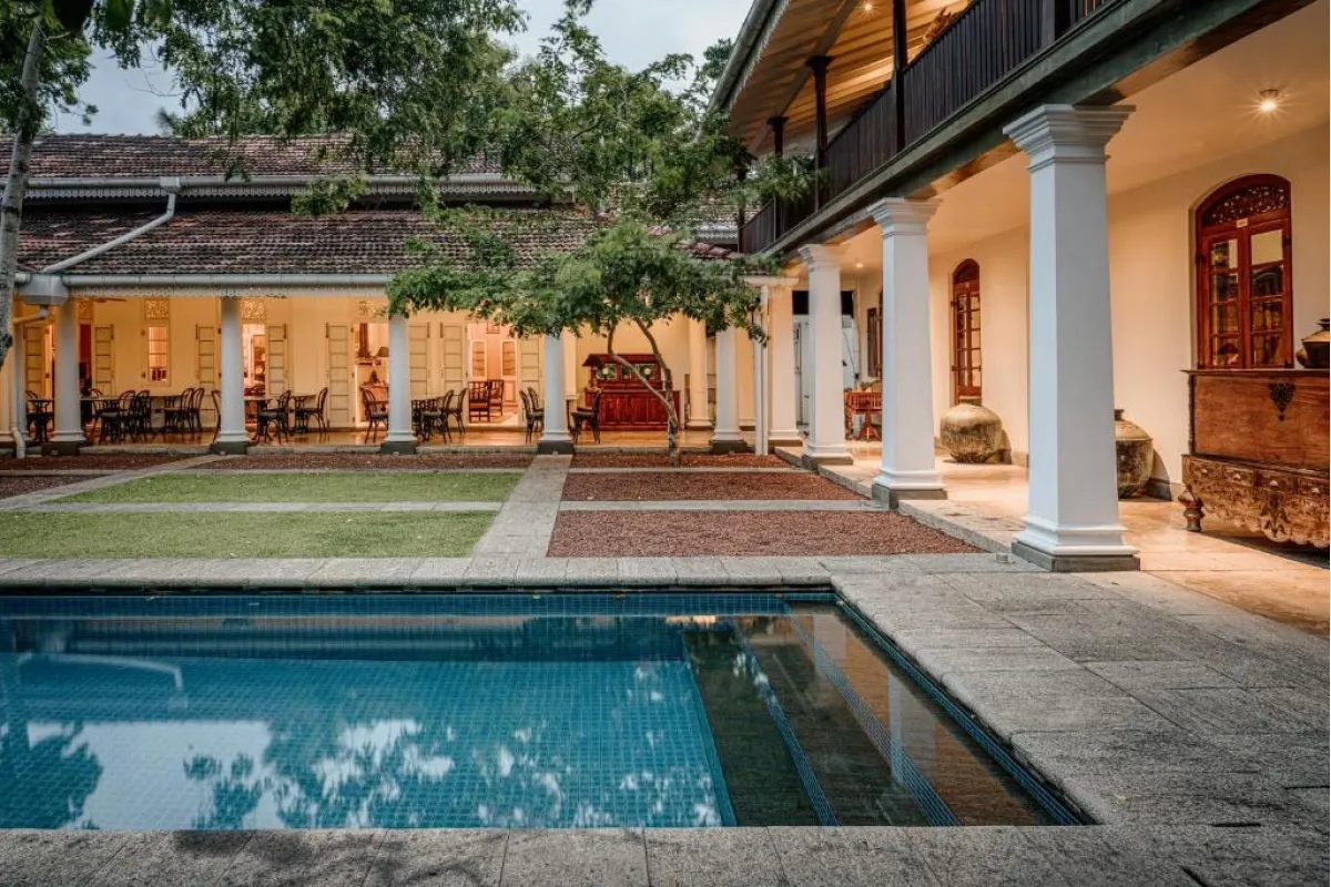 Maniumpathy boutique hotel in Colombo met buitenzwembad en groene tuin