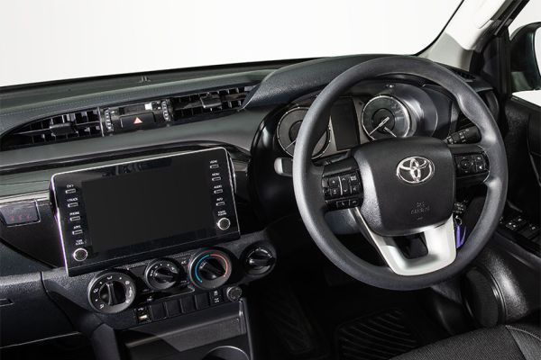 Moderne Toyota Hilux Double Cab 4×4 diesel – comfortabele en veilige SUV-pickup voor roadtrips