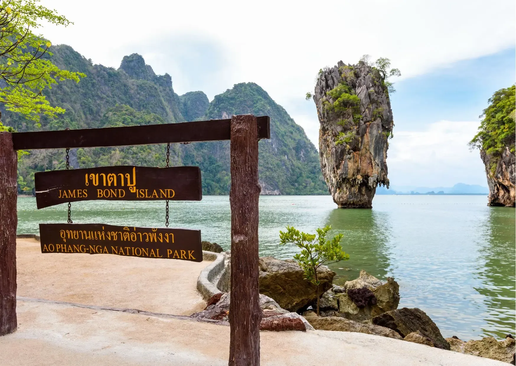 James Bond Island in Phang Nga Bay bij Phuket Thailand