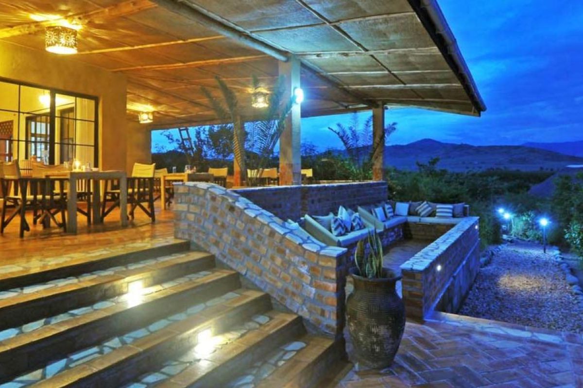 Elephant Plains Lodge in Northern Queen Elizabeth National Park met panoramisch uitzicht.