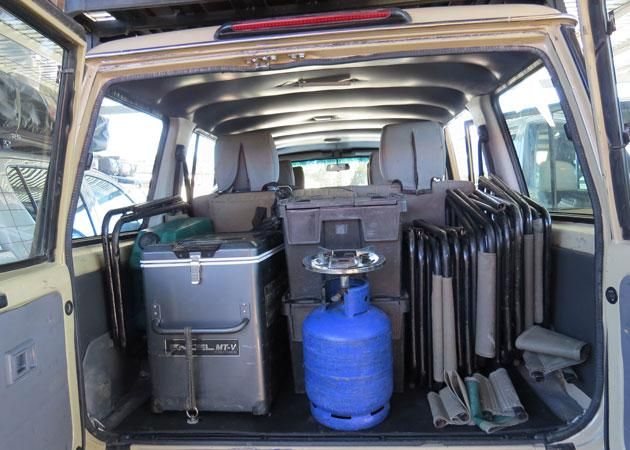 6-persoons Toyota Land Cruiser met dubbele rooftop tents, ideaal voor families en groepen op safari en kampeeravontuur