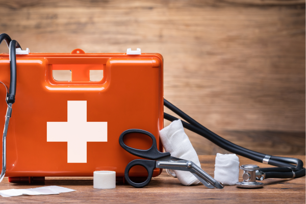 Reisapotheek met medicijnen en EHBO-materiaal voor een reis naar Namibië