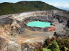 Poás Vulkaan met turquoise kratermeer in Poás Volcano National Park tijdens een rondreis Costa Rica.