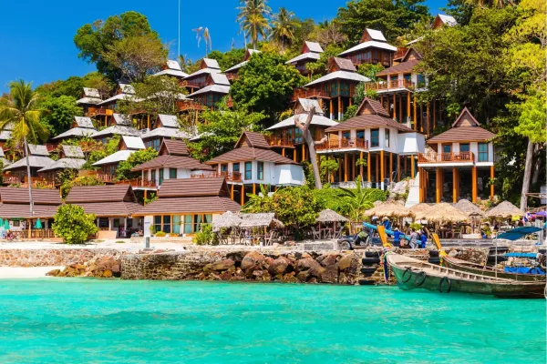 Tropisch resort met zwembad in Krabi Thailand