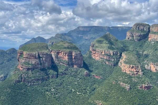 Panorama_Three Rondavels bj helder weer - Zuid-Afrika's meest iconische uitzichtpunt