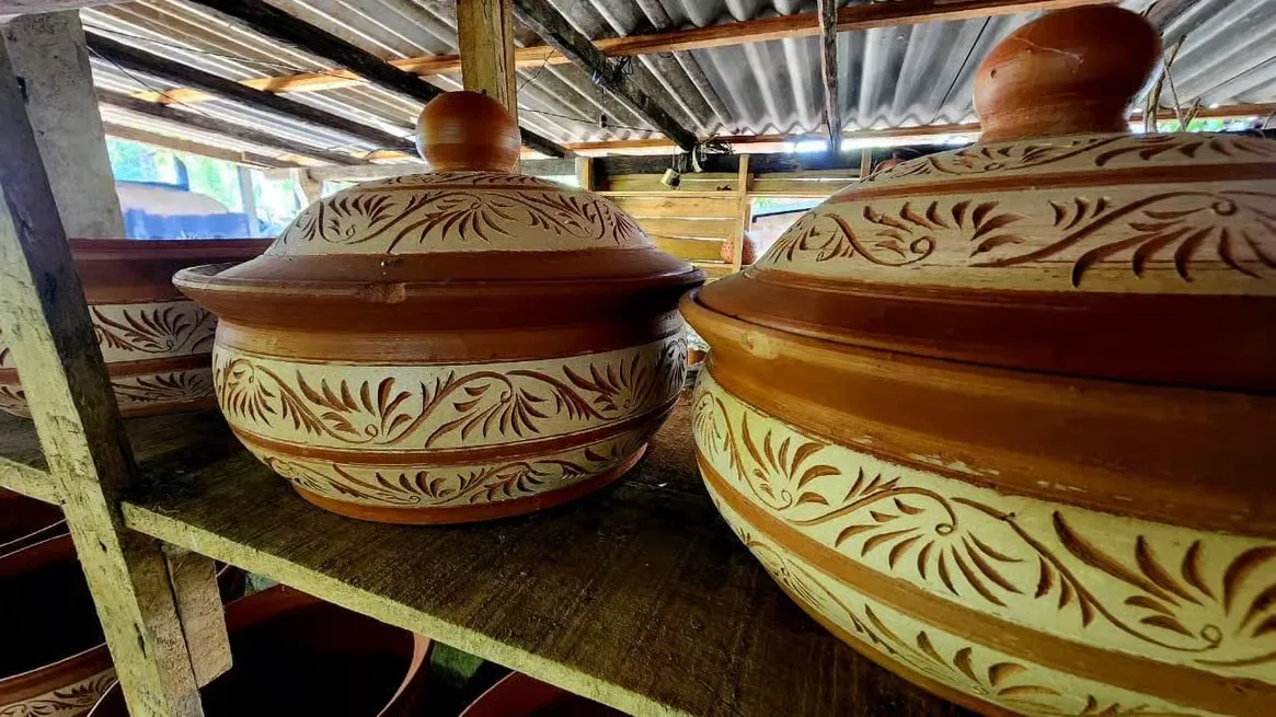Traditionele Laksha-handwerk demonstratie door een lokale ambachtsman in Sri Lanka