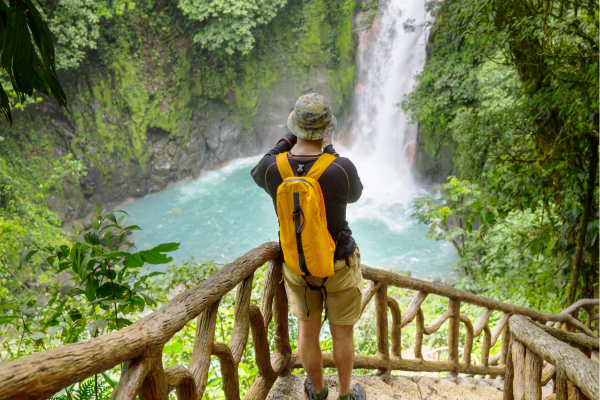 Rio Celeste waterval in Tenorio Volcano National Park tijdens een rondreis Costa Rica.