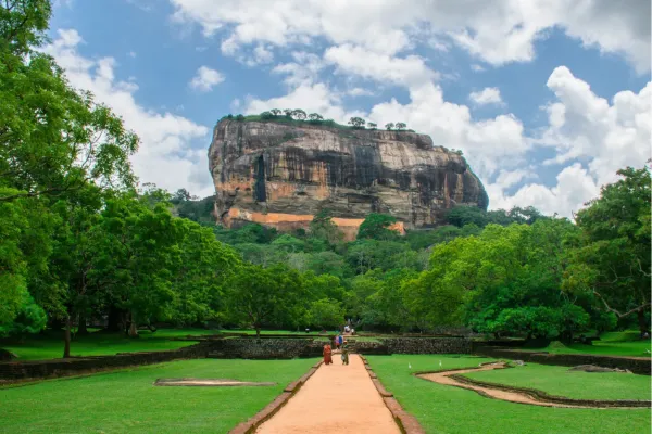 Sigiriya Rock Fortress en de historische tuinen in Sri Lanka