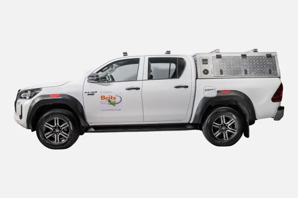 Toyota Hilux 4×4 rental vehicle Double Cab – high-clearance off-road car for Africa roadtrips