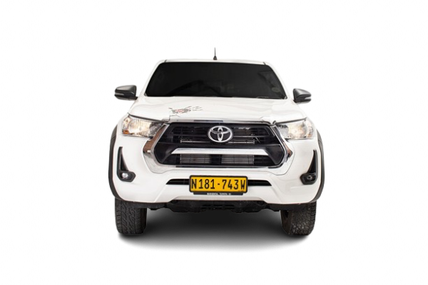Toyota Hilux Double Cab 4×4 met hoge zit en grote laadbak, ideaal voor families op rondreis