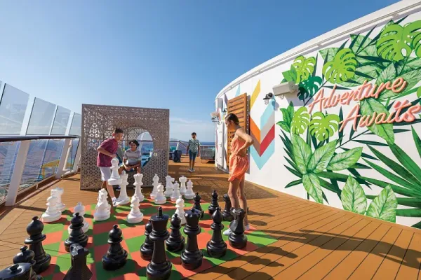 Kinderen spelen en genieten van de faciliteiten aan boord van de Oasis of the Seas van Royal Caribbean