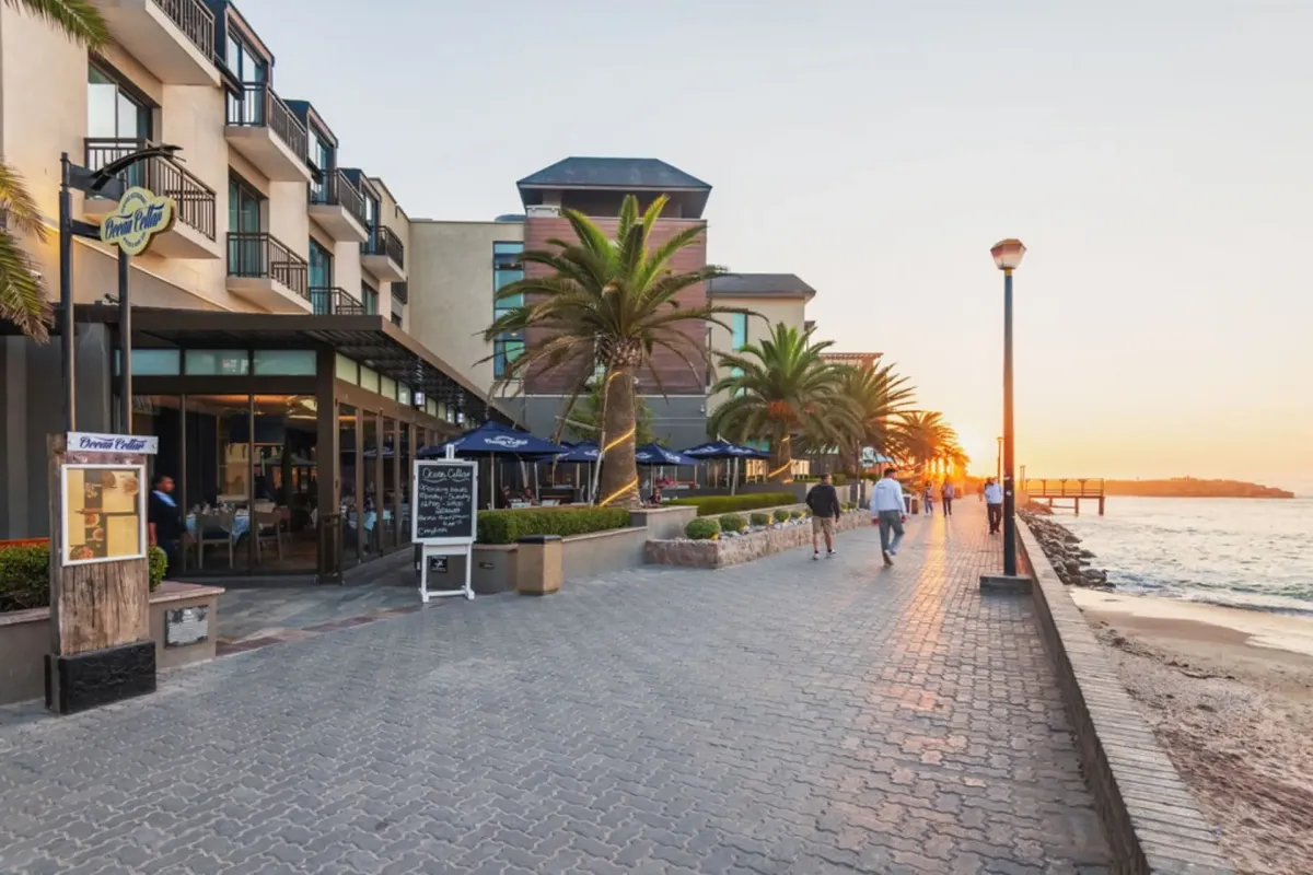 Strand Hotel Swakopmund aan de boulevard langs de Atlantische Oceaan