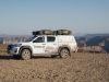 Hilux 4×4 Double Cab met basis kampeeruitrusting en daktent voor 2 personen