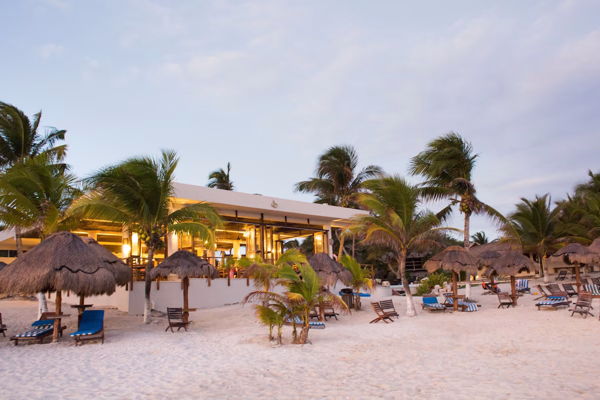 Paamul Hotel – rustig strand met turquoise zee aan de Riviera Maya