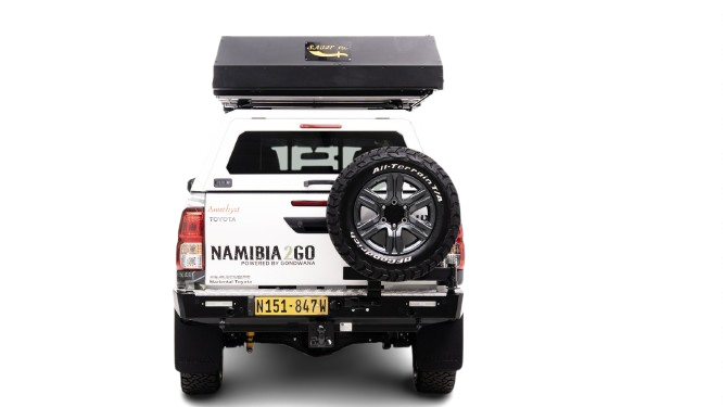 Toyota Hilux Comfort Double Cab 4x4 met daktent, klaar voor selfdrive reizen door Namibië en Botswana.