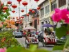 16-daagse rondreis Maleisië met Taman Negara en Pangkor Fietstaxi’s onder rode lampionnen in het historische George Town op Penang tijdens rondreis Maleisië