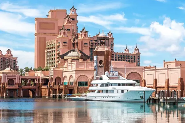 Atlantis Paradise Island resort op de Bahama's met turquoise water en luxe architectuur
