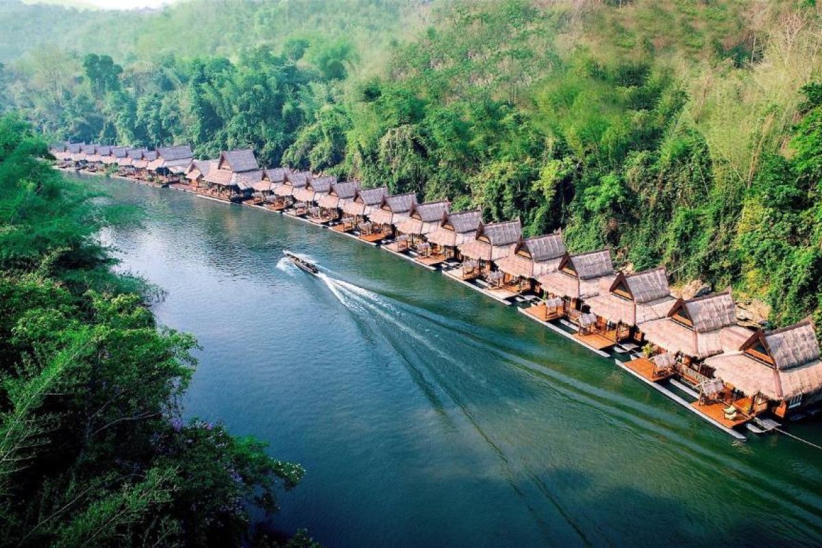 Drijvend resort op de River Kwai in Thailand