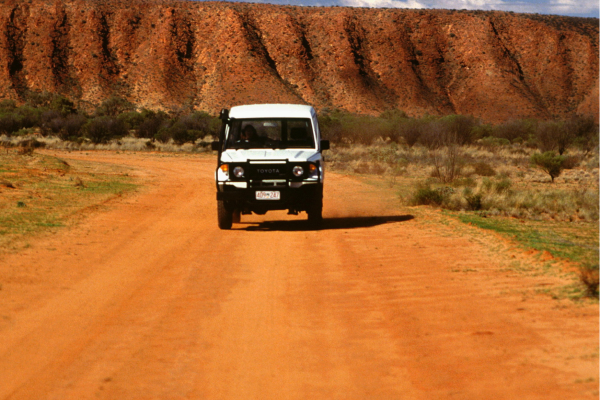 Algemeen_Namibie_Auto door rode zand gamedrive