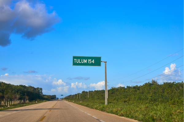 Mexico_Tulum_Verkeersbord langs weg