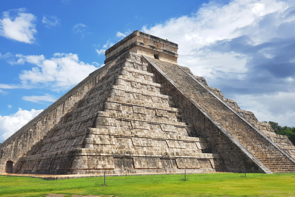 Werelderfgoedsite Chichén Itzá in Mexico met indrukwekkende Maya-architectuur.