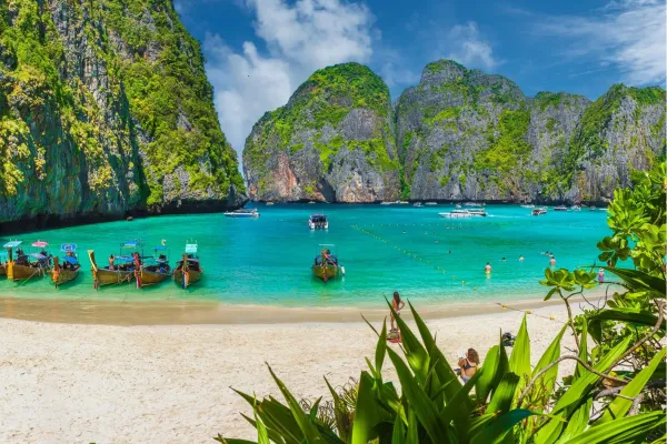 Wit zandstrand en tropische sfeer op Phi Phi Island Thailand