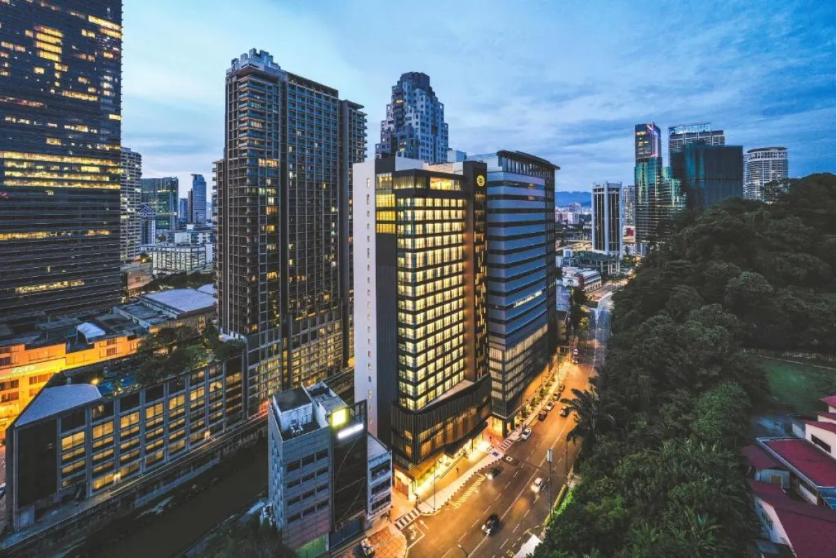 Santa Grand Signature Kuala Lumpur tussen de hoge gebouwen van de stad