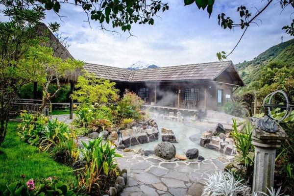 Ontspannen in de thermale baden van Termas de Papallacta, omringd door het Andesgebergte van Ecuador.