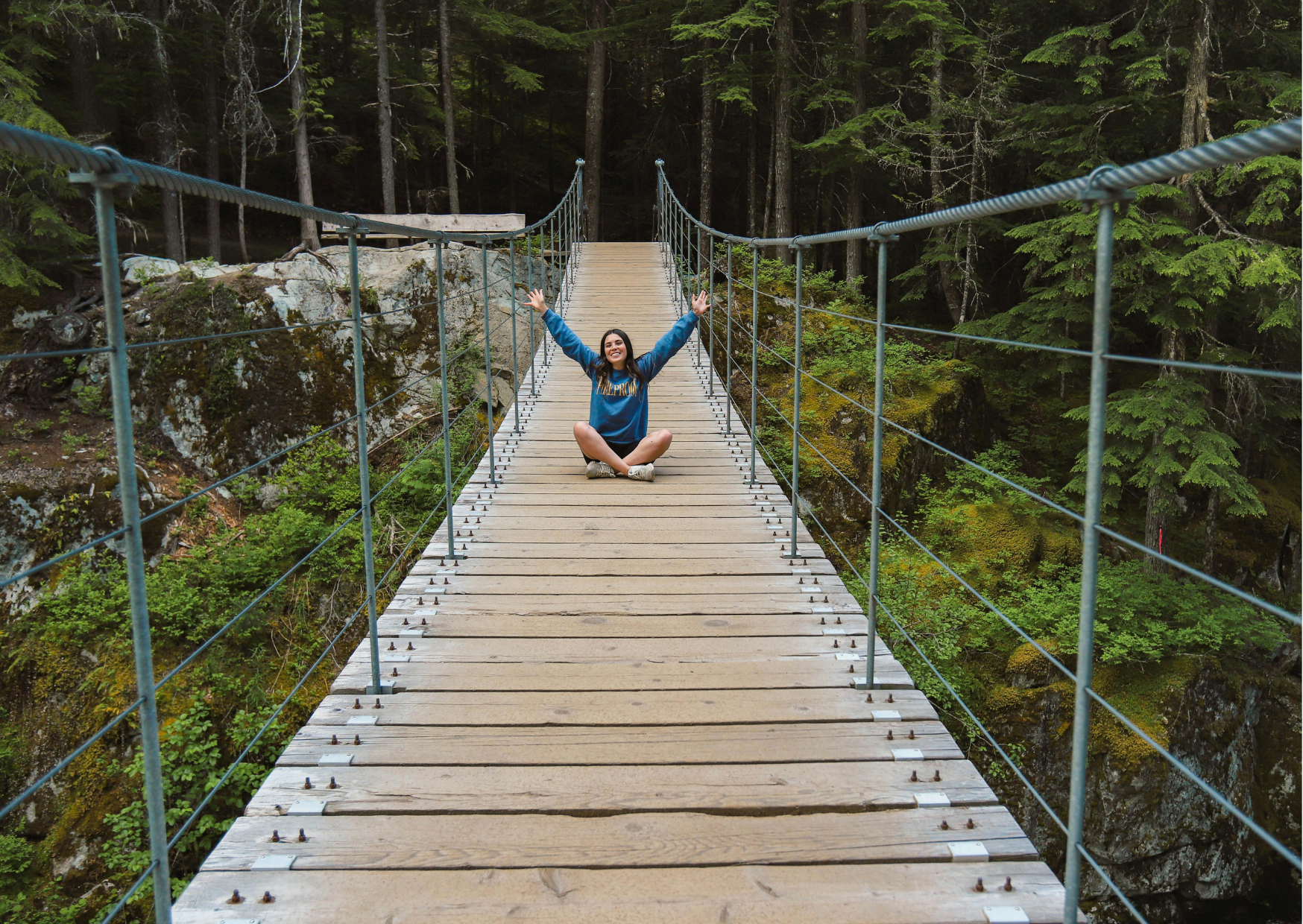Uitzicht vanaf de hangbrug in Tsitsikamma over de kloof en het regenwoud aan de Garden Route.