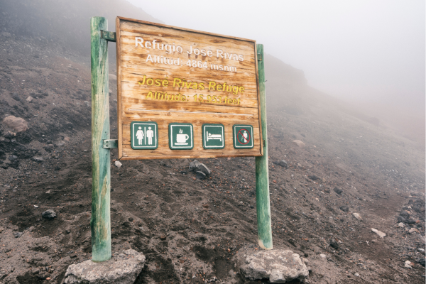 Downhill mountainbiketocht vanaf de flanken van de Cotopaxi door hoogvlaktes en valleien richting Laguna de Limpiopungo.