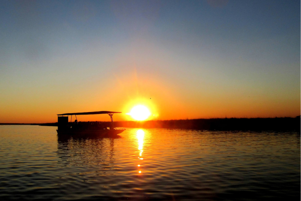 Chobe_Boot bij sundowner_Namibie