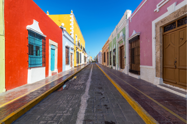 Campeche - “Pastelkleurige koloniale huizen in Campeche.”