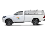 Toyota Hilux single cab zonder daktent, geschikt voor comfortabele selfdrive reizen over asfalt- en gravelwegen in Afrika.