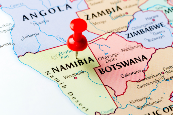 Landkaart van Namibië met punaise ter voorbereiding op een reis