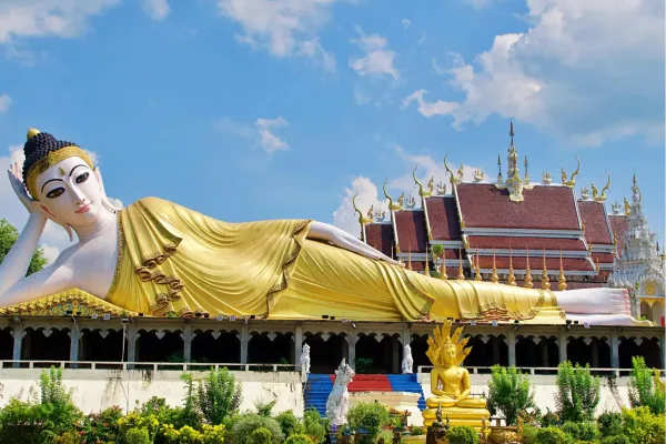 Gouden liggende Boeddha in Wat Pho Bangkok Thailand