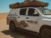 Rooftop tent Toyota Hilux 4×4 voor 2-persoons kampeerreizen door de woestijn en nationale parken van Namibië