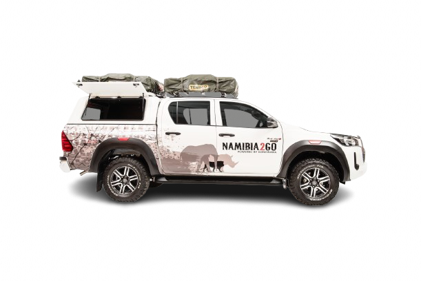 Toyota Hilux 4×4 met daktent en kampeeruitrusting – budget camping equipped huurauto voor selfdrive Namibië