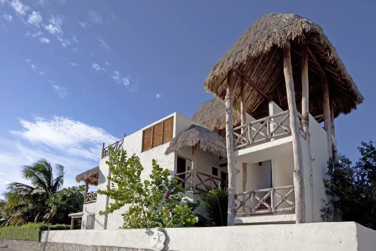 Sfeervolle kamer onder rieten dak in Holbox by Xaloc