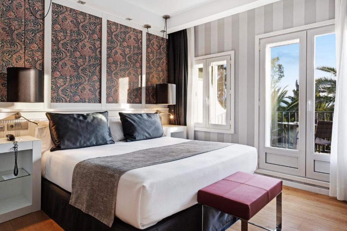 Catalonia Reina Victoria hotel in Ronda met uitzicht over de kloof