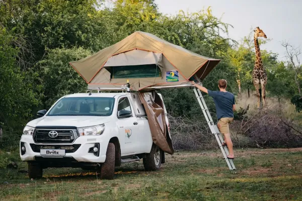 “Toyota Hilux 2.4L Diesel 4x4 Single Cab – volledig uitgeruste 2-persoons selfdrive wagen, automatic.”