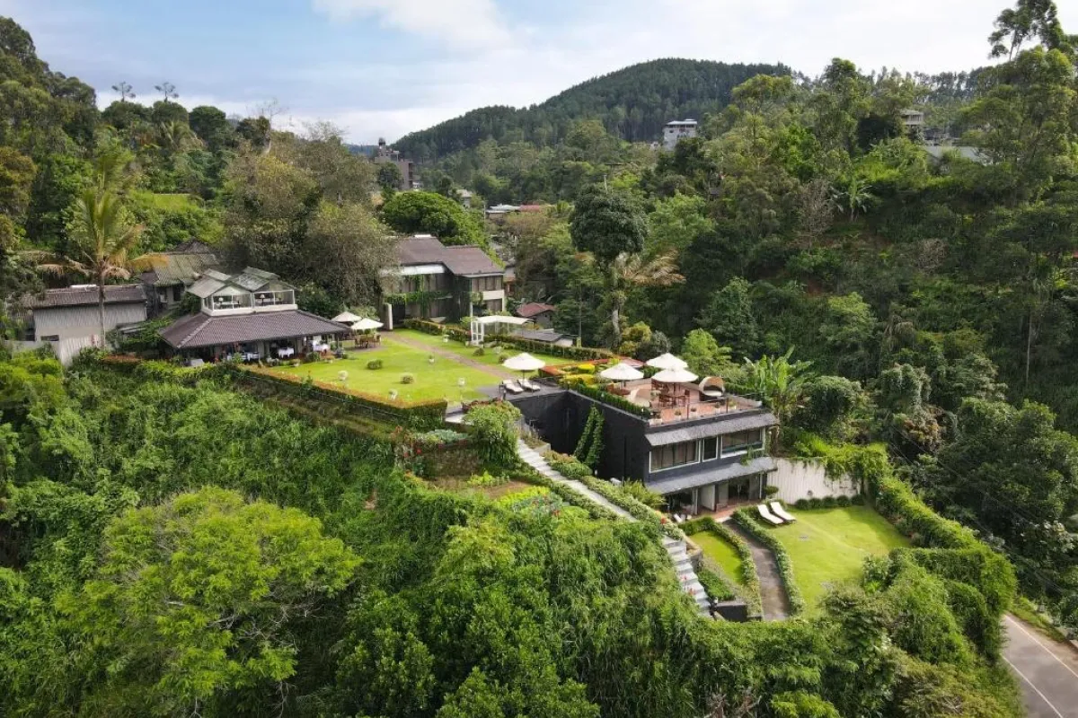 EKHO Ella in het groene berglandschap van Ella, Sri Lanka