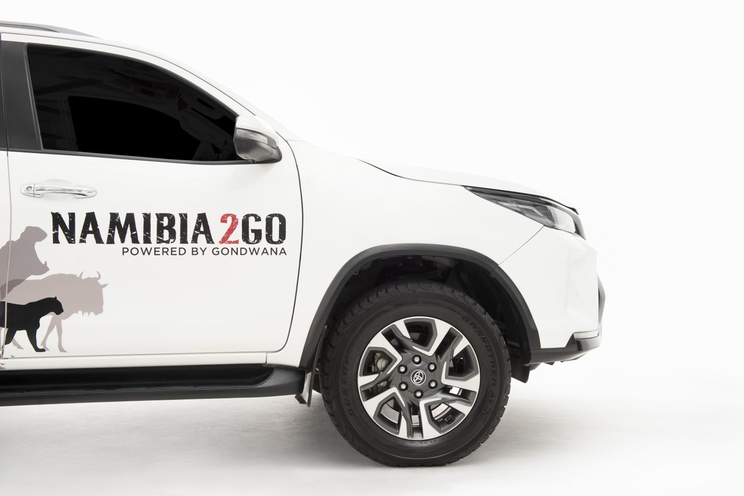 Toyota Fortuner SUV met grote bagageruimte en 4WD, geschikt voor families en koppels op selfdrive rondreis