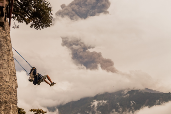 Casa del Árbol bij Baños, bekend om de iconische schommel met spectaculair uitzicht over het Andesgebergte.